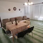 Papocsi Nyaralo Nr. 38 Ferienhaus *