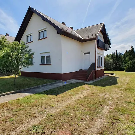 Papocsi Nyaralo Nr. 38 Ferienhaus *
